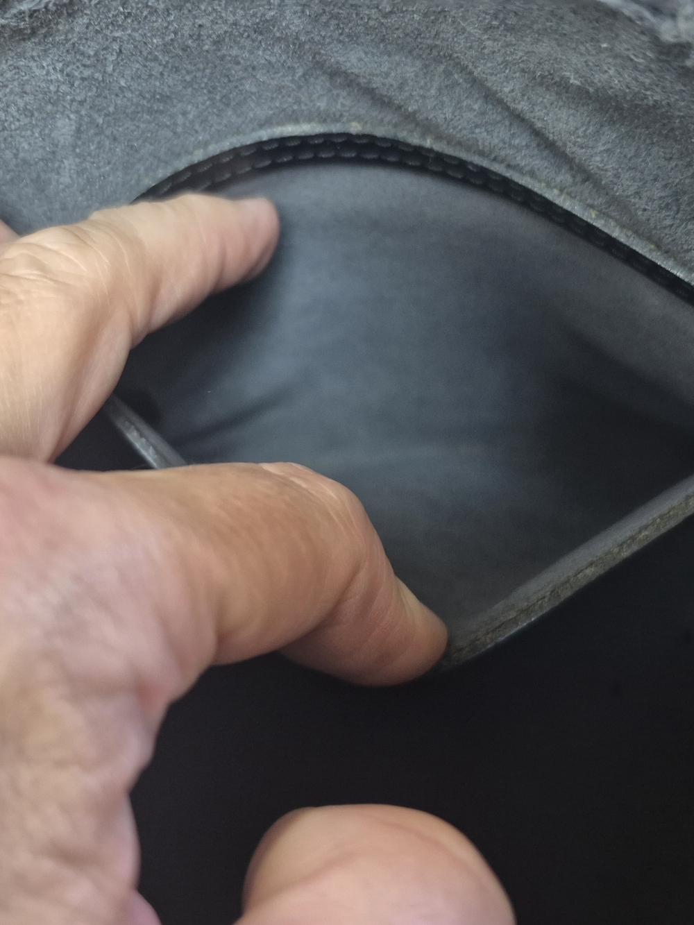 Louis Vuitton Black Epi Alma MI0969 - Picture 14 of 16